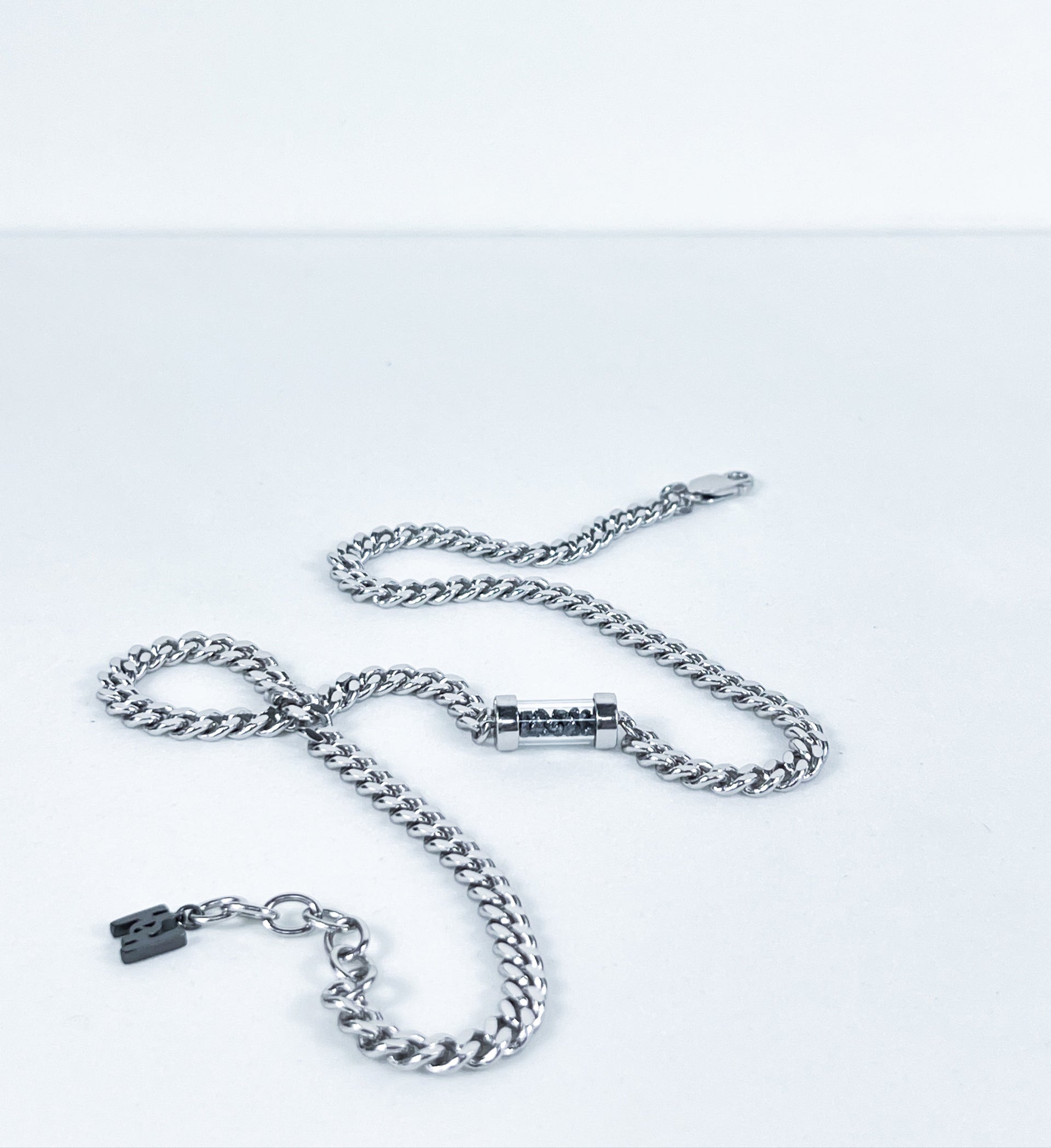 Lien Bold silver necklace |rd|